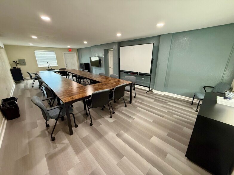 More Photos Of 1275-1279 Cleveland St, Clearwater Medical For Lease