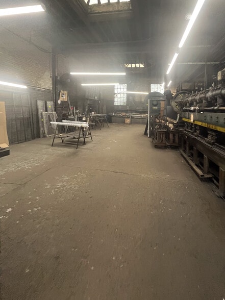More Photos Of 8819 76th Ave, Glendale Distribution For Lease