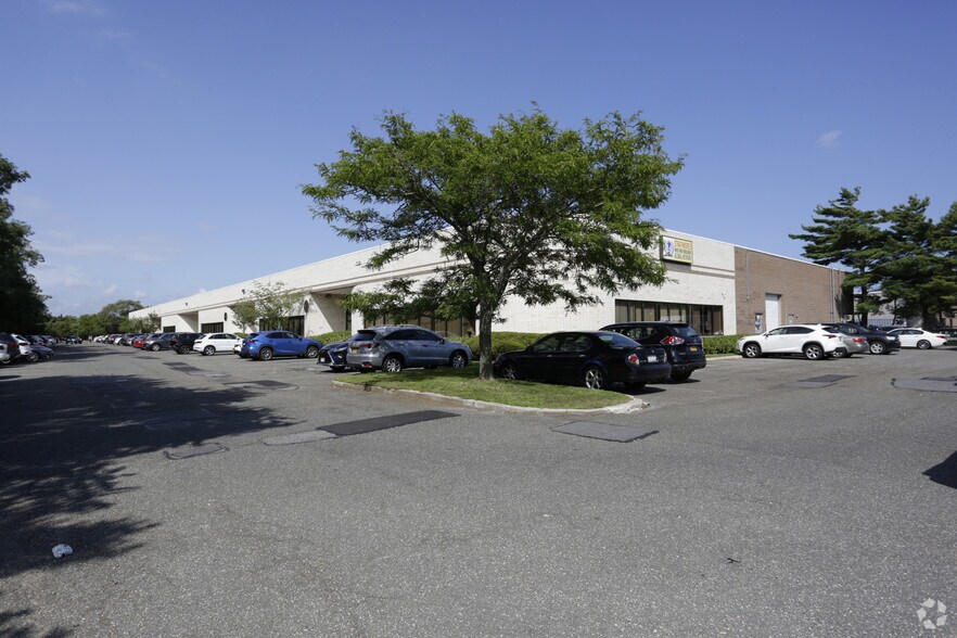 More Photos Of 110 Bi County Blvd, Farmingdale Light Distribution For Lease
