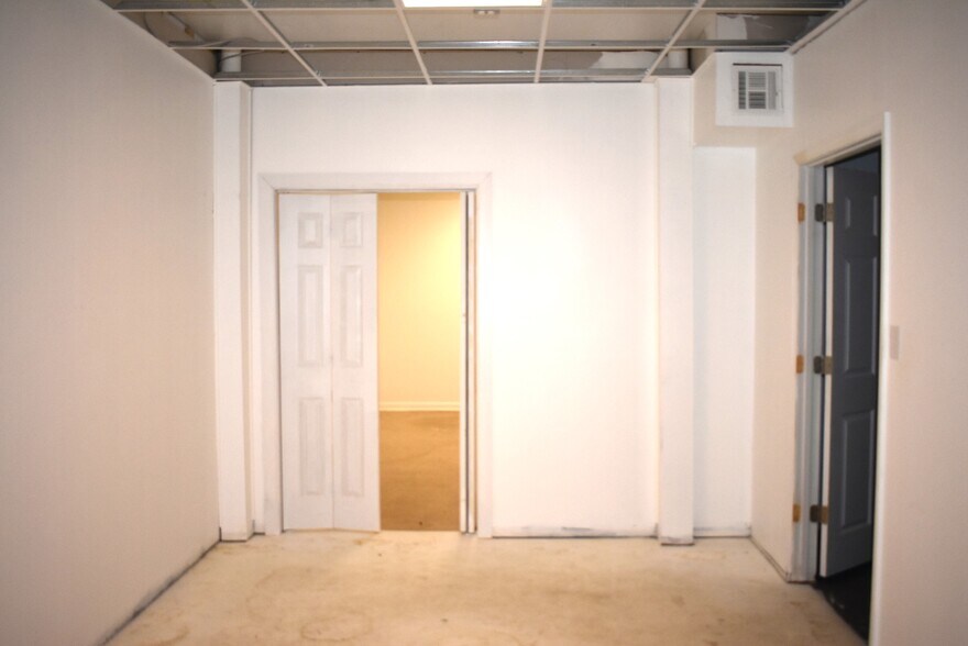 More Photos Of 104 N College St, Gadsden General Retail For Sale
