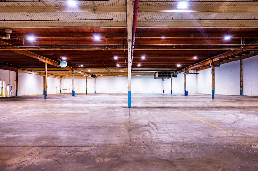 More Photos Of 1818 Elmwood Rd, Rockford Warehouse For Lease