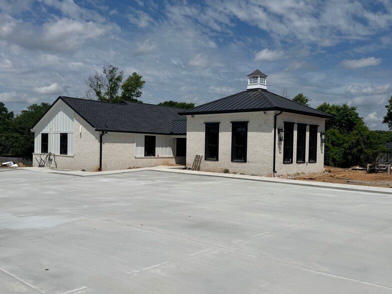 More Photos Of 12418 County Line Rd, Madison Office For Lease
