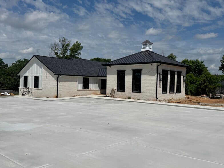 More Photos Of 12418 County Line Rd, Madison Office For Lease