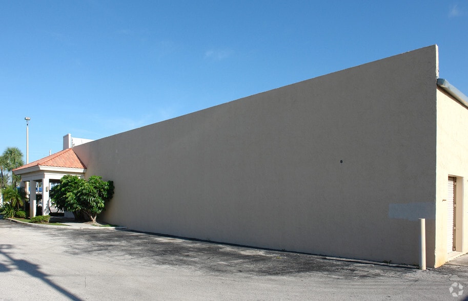 More Photos Of 842-878 N Military Trl, West Palm Beach Unknown For Lease