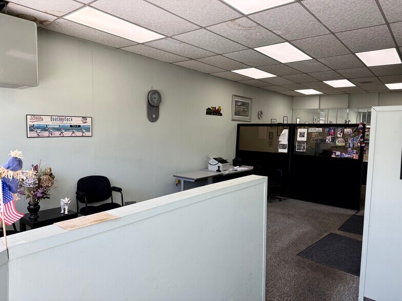 More Photos Of 195-201 S Wellwood Ave, Lindenhurst Storefront For Lease