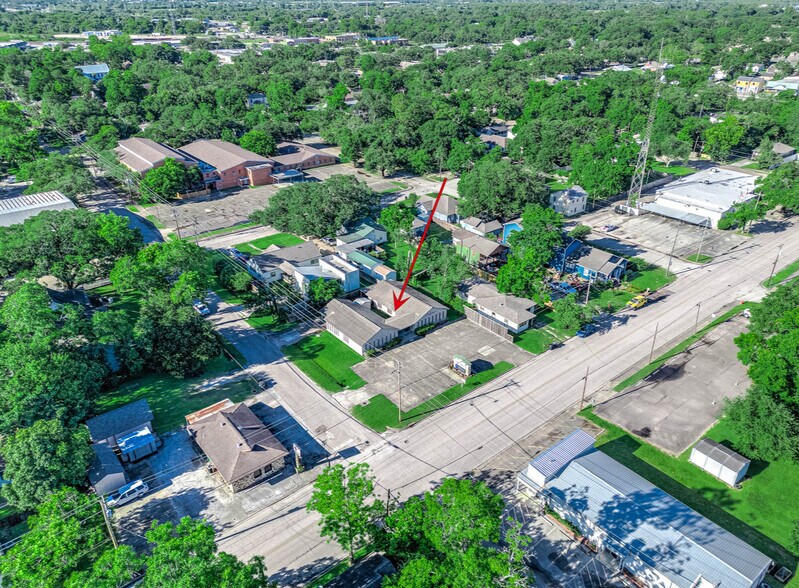 More Photos Of 414 W House St, Alvin Medical For Lease