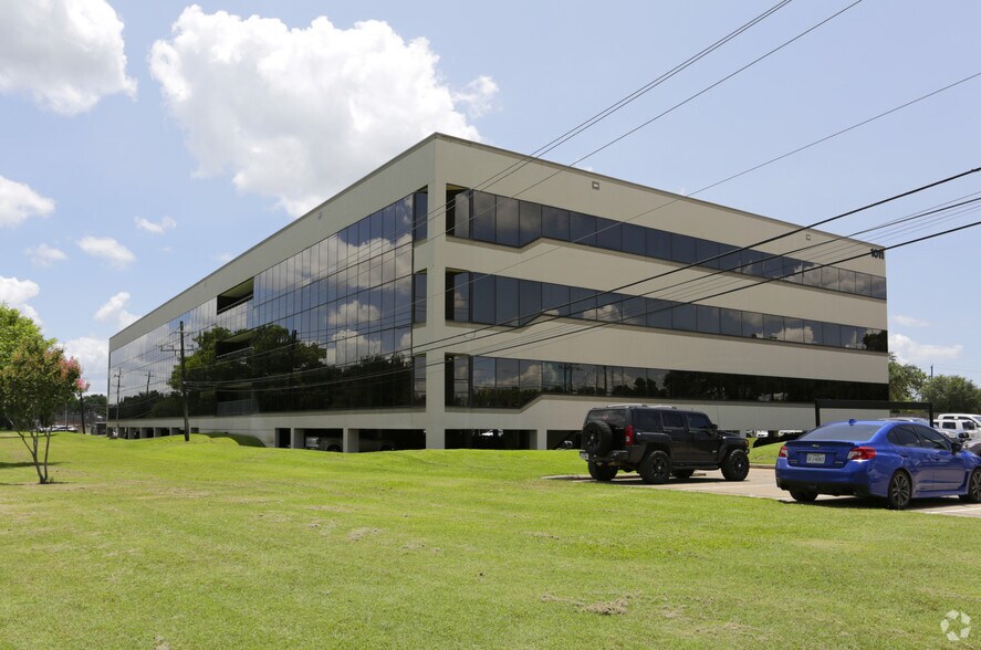 More Photos Of 1011 Highway 6 S, Houston Office For Lease