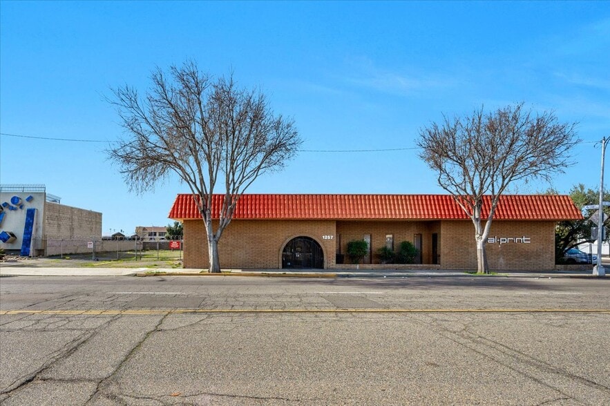 Primary Photo Of 1257 G St, Fresno Light Distribution For Sale