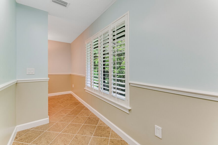 More Photos Of 555 W Granada Blvd, Ormond Beach Loft Creative Space For Sale