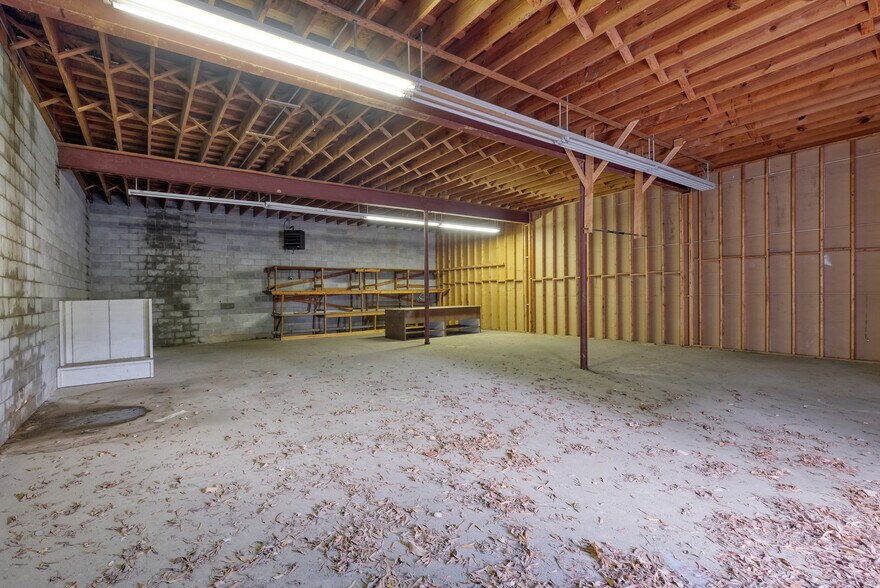 More Photos Of 110-112 Trinity St, Abbeville Storefront For Sale