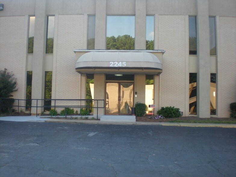 More Photos Of 2227 Godby Rd, Atlanta Office For Lease