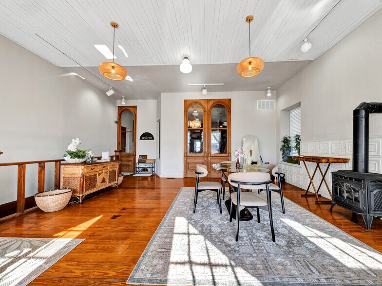 More Photos Of 106 W Main St, Pilot Point Storefront For Sale