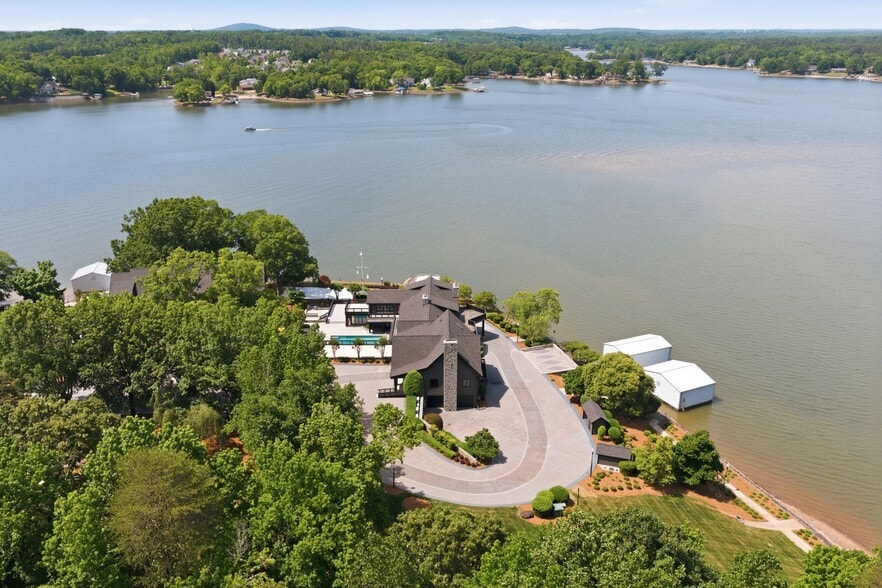 More Photos Of 9715 Nine Eagles Ln, Charlotte Specialty For Sale