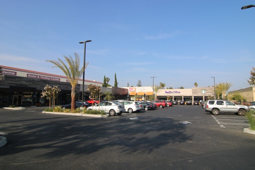 More Photos Of 4550-4578 Van Nuys Blvd, Sherman Oaks General Retail For Lease