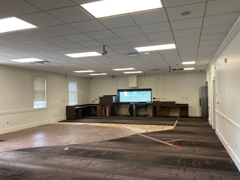 More Photos Of 2950 Union Rd, Gastonia Bank For Lease