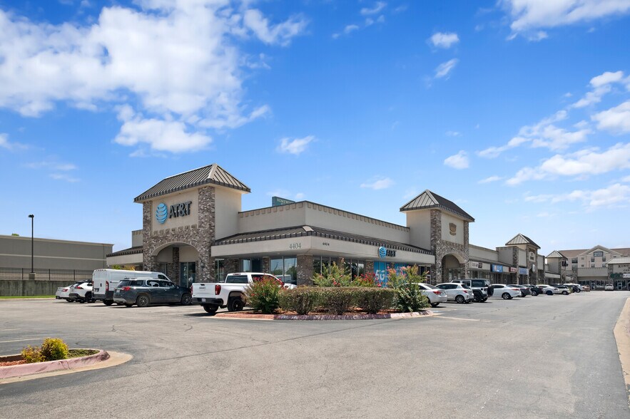 More Photos Of 4408 W Walnut St, Rogers Unknown For Lease