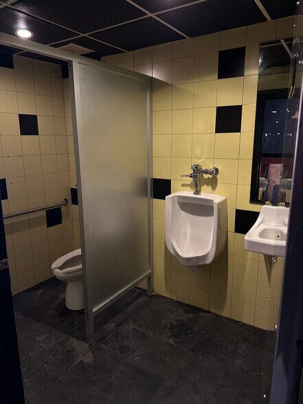 More Photos Of 4303 Broadway, Astoria Apartments For Lease