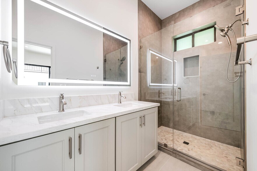 More Photos Of 5954 Simpson Ave, Valley Village Apartments For Sale