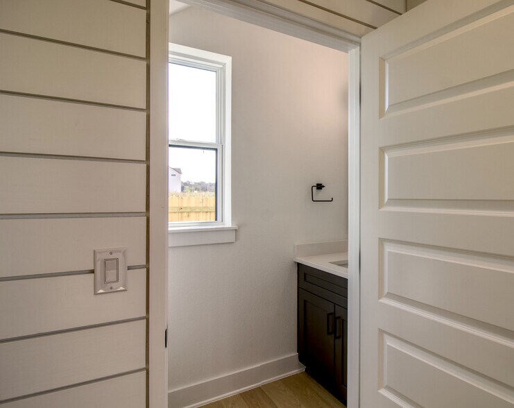 More Photos Of 2608 Bristol Dr, Austin Multifamily For Sale