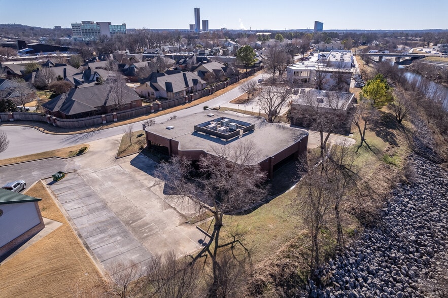 More Photos Of 6940 S Utica Ave, Tulsa Office For Sale