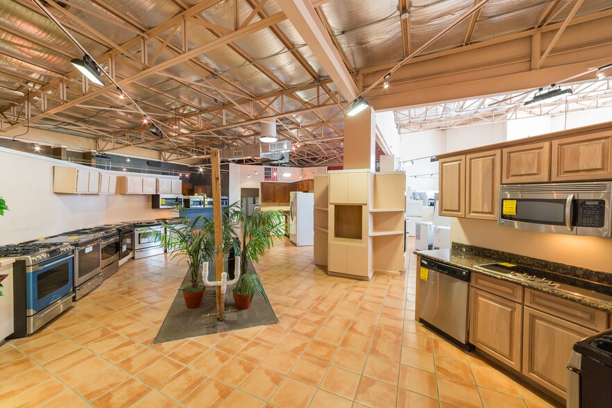 More Photos Of 13340 Leopard St, Corpus Christi Storefront For Sale