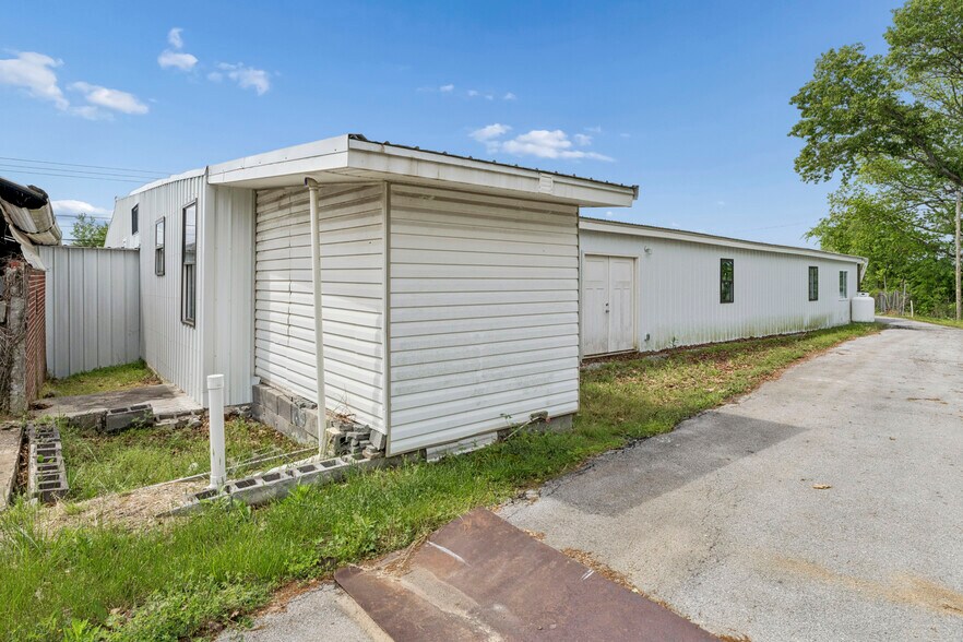 More Photos Of 3141 Highway 11 E, Telford Flex For Sale