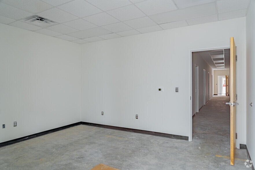 More Photos Of 1001 Bridge St, Fuquay Varina Unknown For Lease