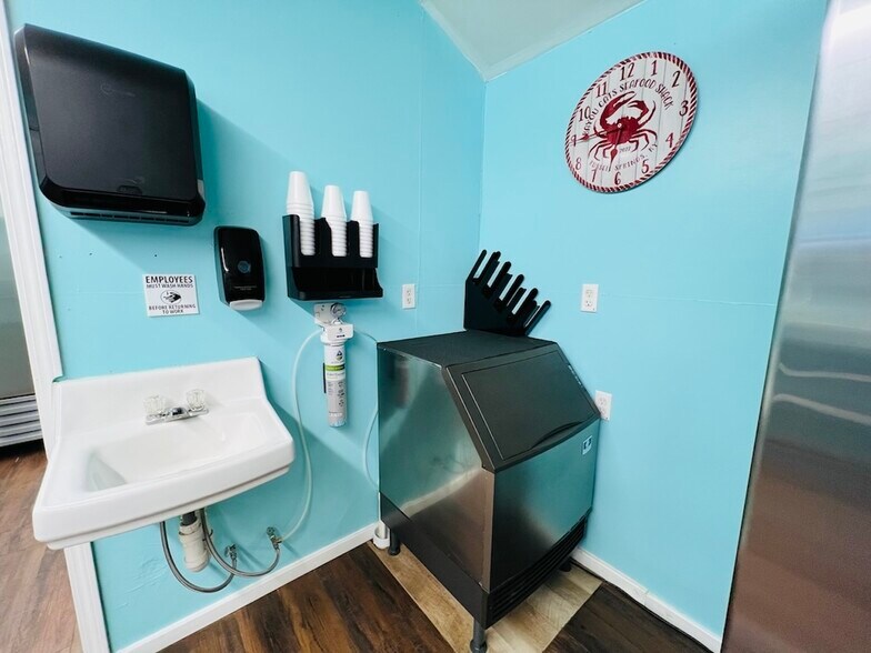 More Photos Of 128 Airport Rd, Jamestown General Retail For Sale