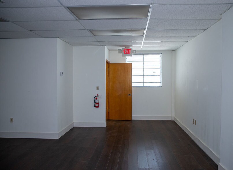 More Photos Of 7311-7323 NW 12th St, Miami Light Distribution For Lease