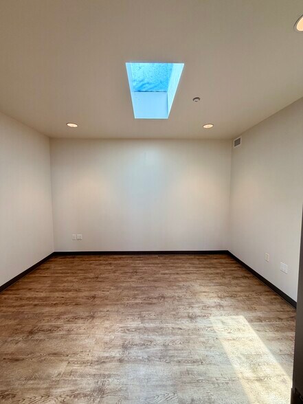 More Photos Of 110 W Escalones, San Clemente Loft Creative Space For Lease