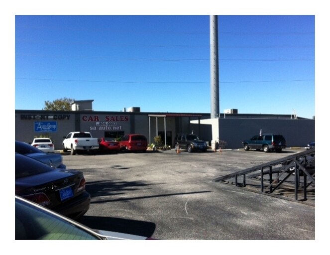 More Photos Of 318-337 W Olmos Dr, San Antonio Freestanding For Sale