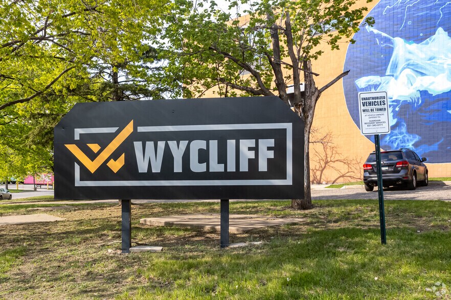 More Photos Of 2327 Wycliff St, Saint Paul Manufacturing For Lease