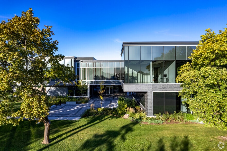 Primary Photo Of 418-438 Iroquois Shore Rd, Oakville Office For Lease