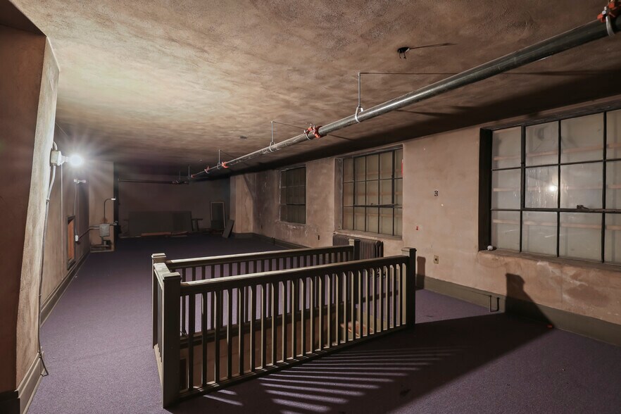 More Photos Of 1631 Main St, Niagara Falls Industrial For Sale