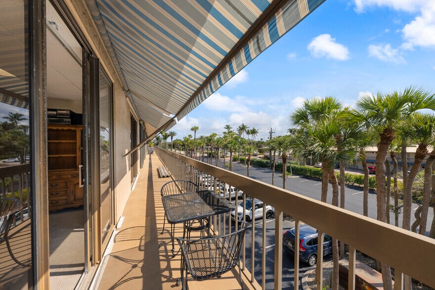 More Photos Of 2335 Tamiami Trl N, Naples Medical For Lease