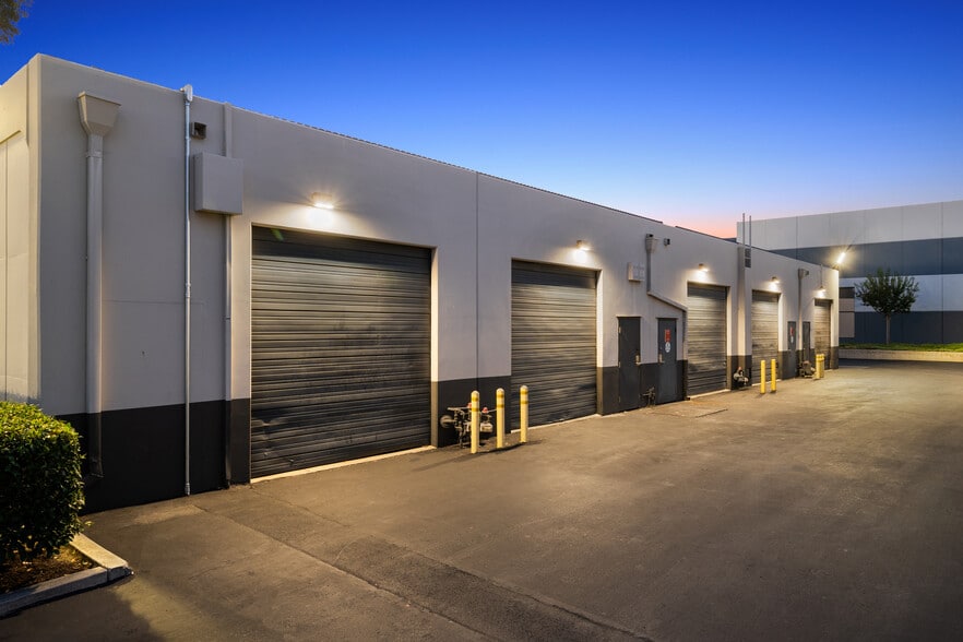 More Photos Of 1440-4 S State College Blvd, Anaheim Flex For Lease