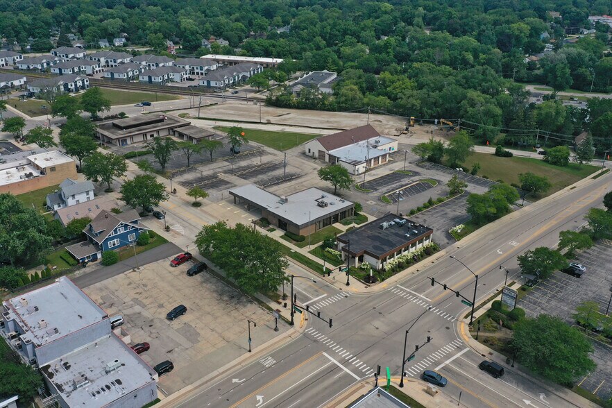 More Photos Of 411 N Seymour Ave, Mundelein Bank For Lease