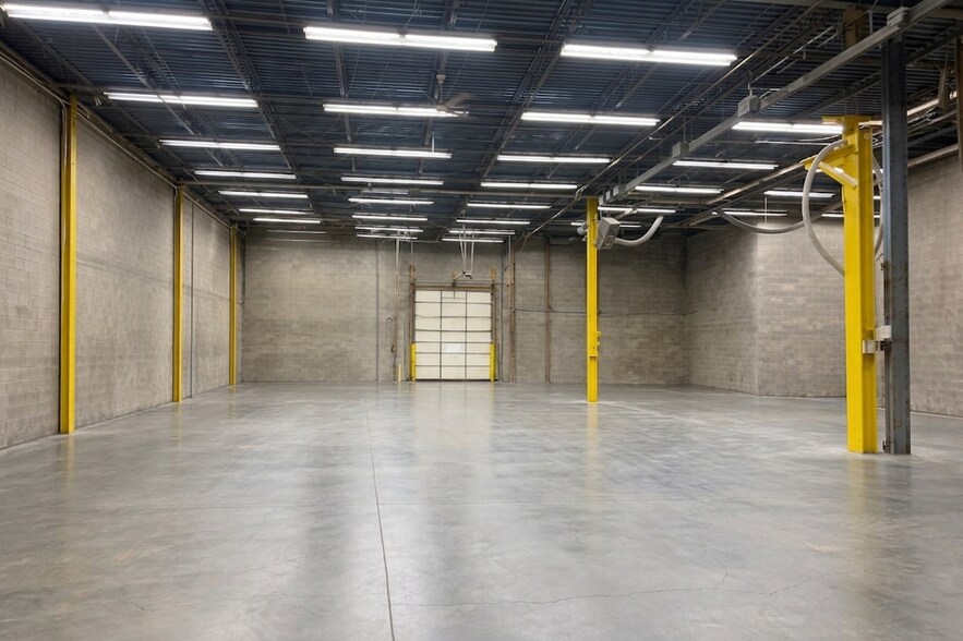 More Photos Of 436 E Locust St, Dekalb Manufacturing For Lease