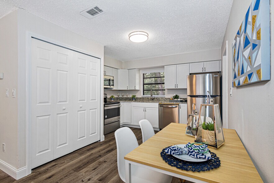 More Photos Of 7802-7806 Colonial Club Ct, Riverview Apartments For Sale
