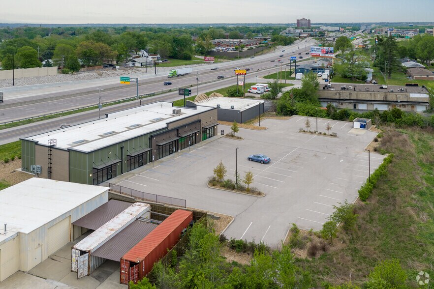 More Photos Of 1560 Veterans Memorial Pkwy, Saint Charles Unknown For Lease