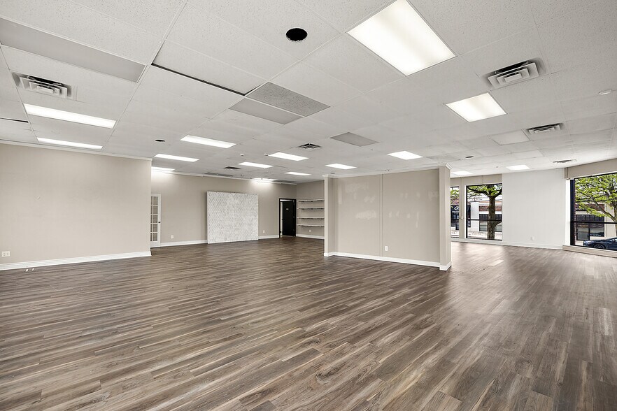 More Photos Of 150 E University Dr, Rochester Storefront Retail Office For Lease