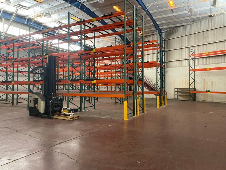 More Photos Of 99-1056 Iwaena St, Aiea Warehouse For Lease