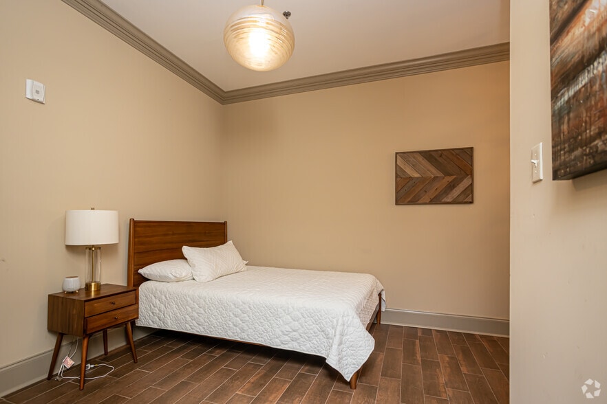 More Photos Of 431-433 Gravier St, New Orleans Apartments For Sale