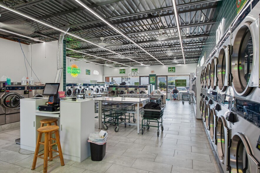 More Photos Of 45 S Elmwood Ave, Montauk Storefront For Sale