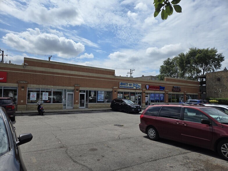 More Photos Of 3301-3327 W North Ave, Chicago Unknown For Lease