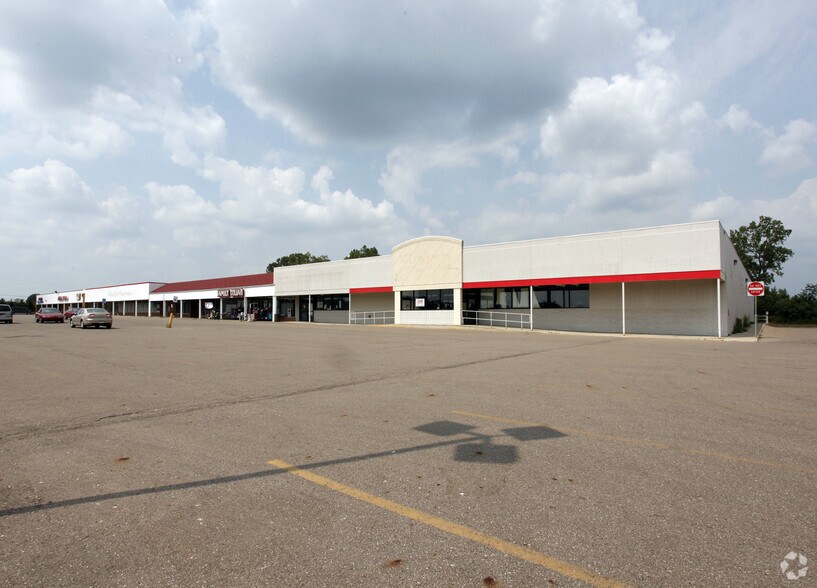 Primary Photo Of 9098-9136 Miller Rd, Swartz Creek General Retail For Sale