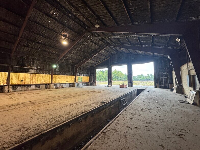 More Photos Of 1219 S Elm St, Hodge Service For Sale