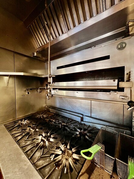 More Photos Of 14572 Big Basin Way, Saratoga Storefront For Lease