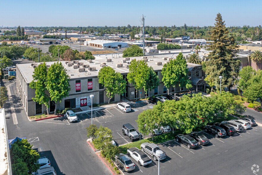 More Photos Of 83 E Shaw Ave, Fresno Office For Lease