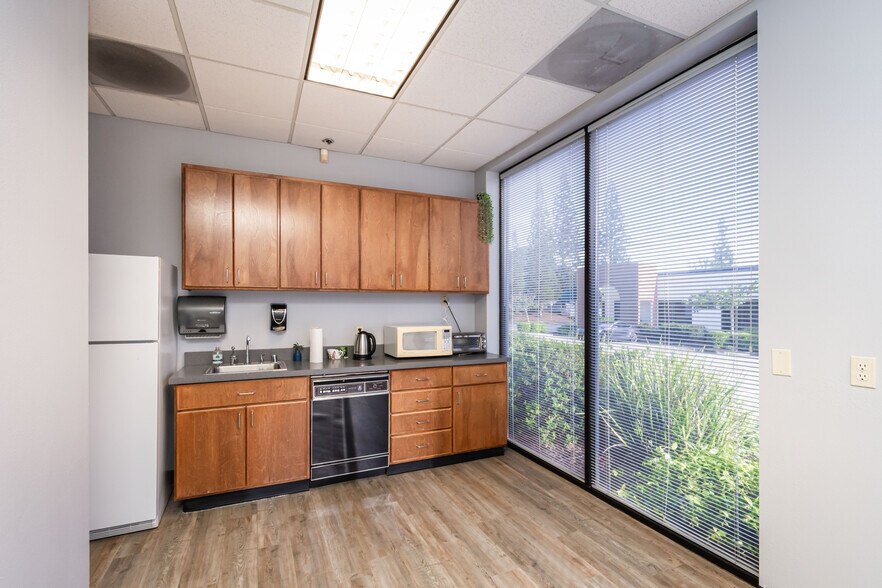 More Photos Of 8203 Sierra College Blvd, Roseville Office For Sale